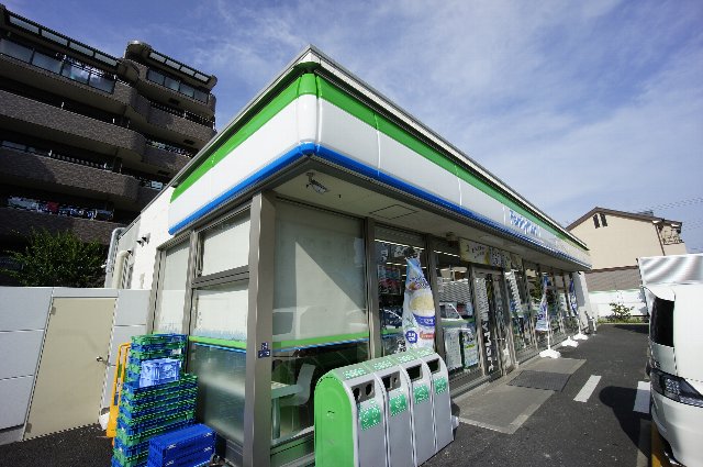 コンビニ　ファミリーマート 市川二俣店（コンビニ）まで557m