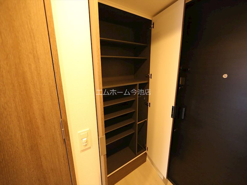 収納　クローゼット（収納スペース充実しています）