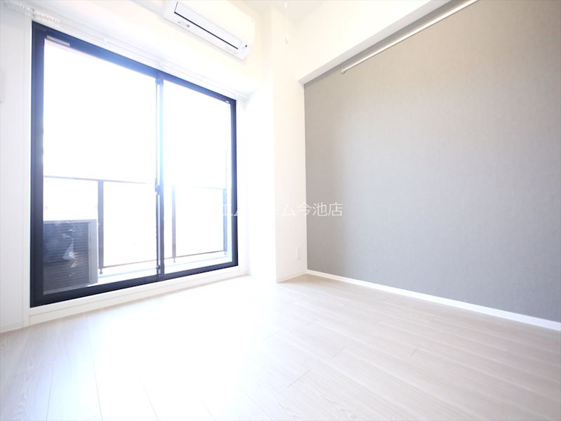 その他部屋・スペース　洋室6.7帖　エアコン付　バルコニーに面しています