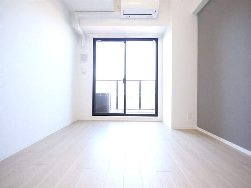 バルコニー　洋室6.7帖　エアコン付　バルコニーに面しています