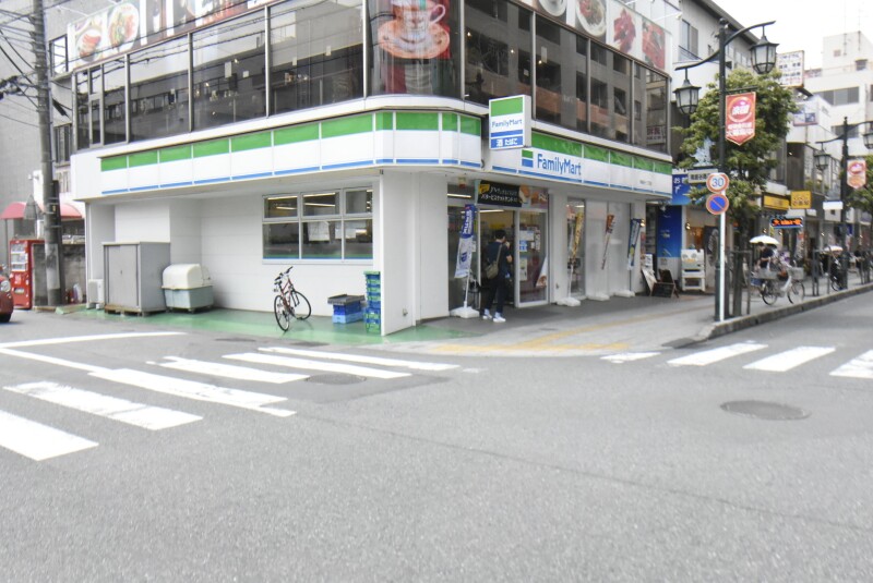 コンビニ　ファミリーマート南越谷一丁目店（コンビニ）まで556m