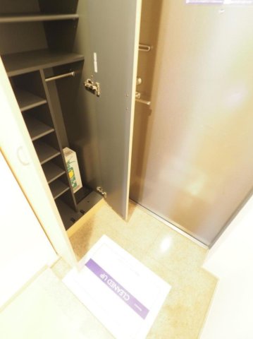 玄関　※別部屋参考写真