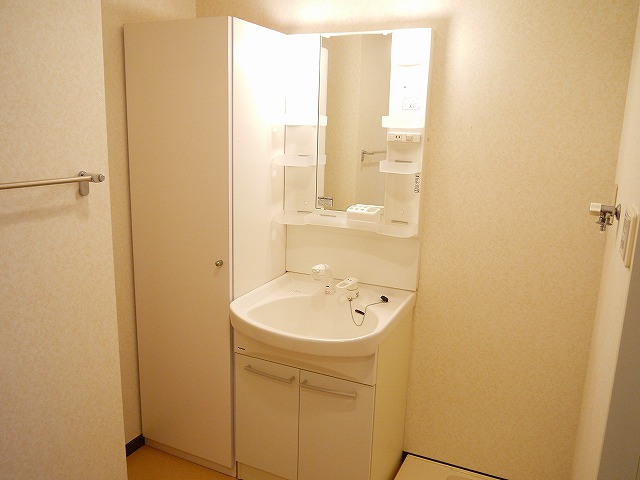 洗面設備　独立洗面台あり、毎朝おしゃれに忙しい女性の方におすすめです