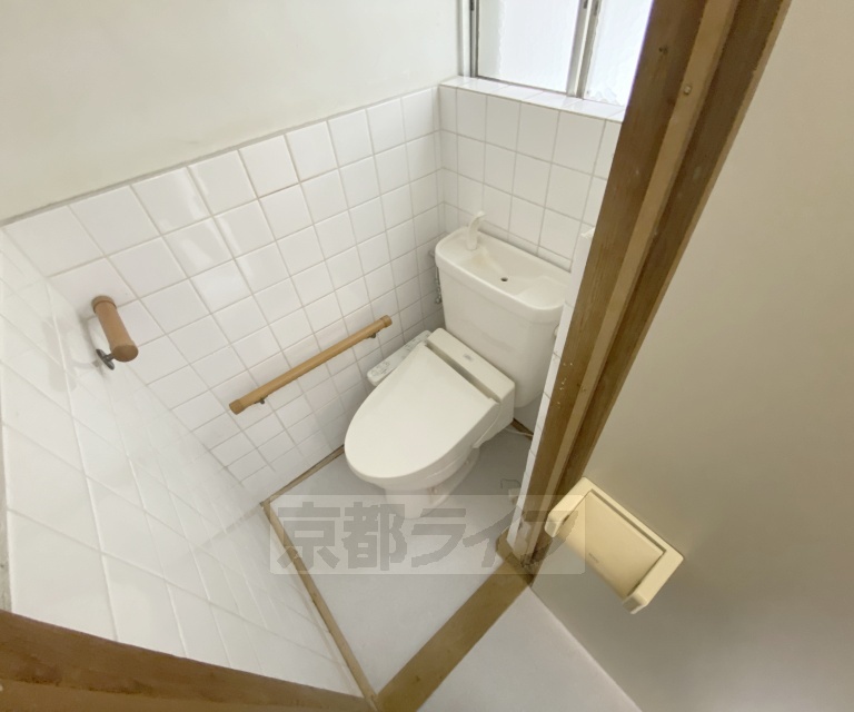 トイレ　タイル張りのトイレです。
