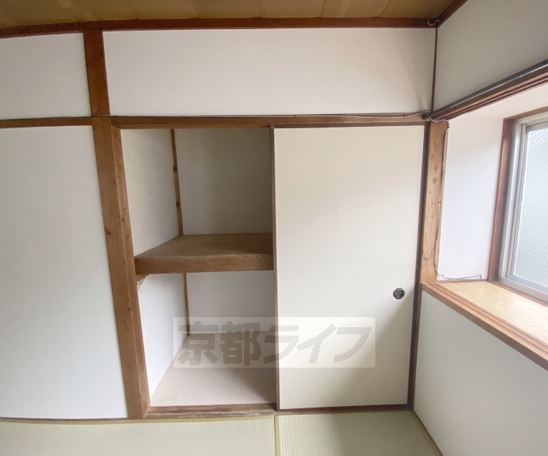収納　２階寝室の押入れです。