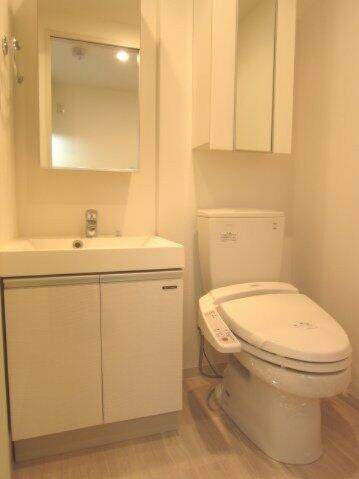 トイレ　温水洗浄便座