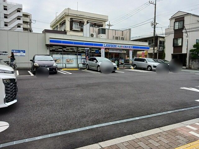 コンビニ　LAWSON（コンビニ）まで146m