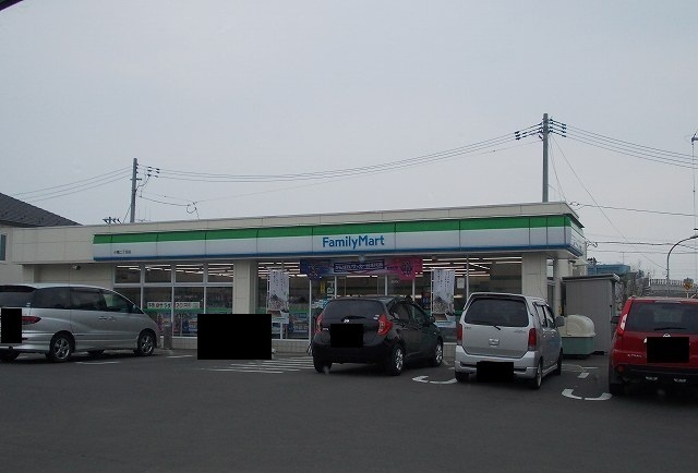 コンビニ　ファミリーマート小鶴２丁目店（コンビニ）まで400m
