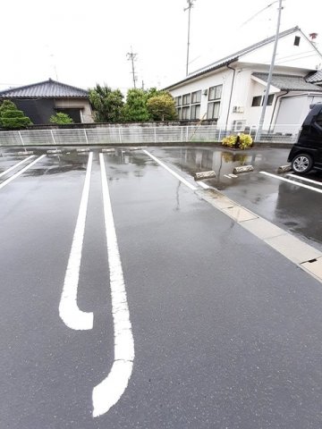 駐車場　駐車場があるので、車を買う予定の方も安心です