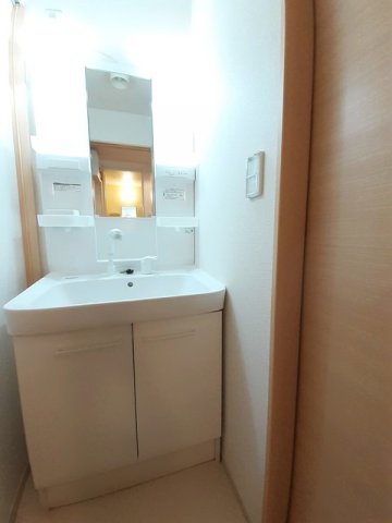 洗面設備　コンパクトで使いやすい洗面所
