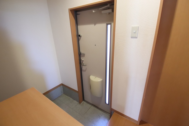 玄関　※別室の参考写真の為、現況優先です。