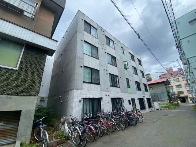 建物外観　中央区南９条西「ライフジュエル中島公園前」