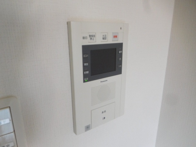 セキュリティ　モニタつきで安心オートロックです。