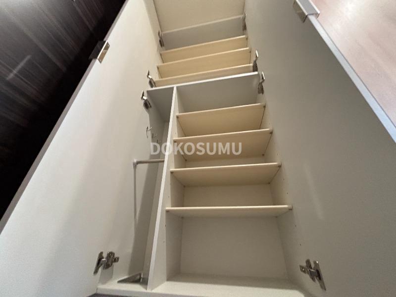 玄関　住まいの顔として相応しい、気品とゆとりのあるエントランス。