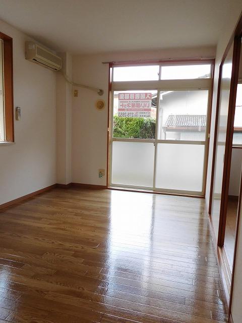 その他部屋・スペース　6帖の洋室です。エアコン付き♪