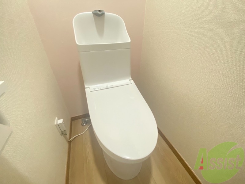 トイレ　嬉しいウォシュレット機能付きです。シャワートイレは便利ですね