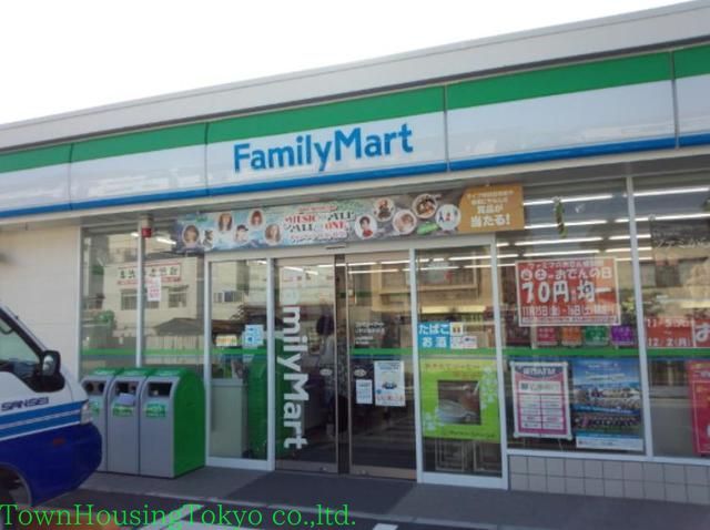 コンビニ　ファミリーマート上馬交差点前店（コンビニ）まで370m