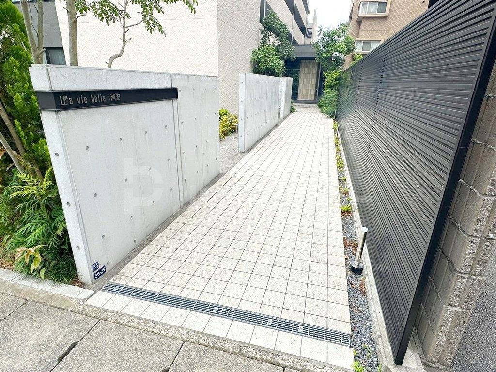 エントランス　庭