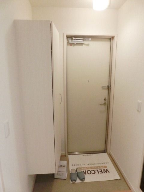 玄関　トールタイプのシューズＢＯＸ付き