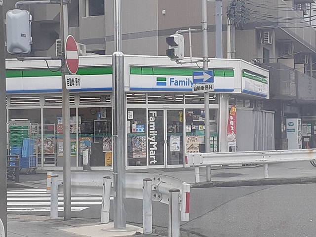コンビニ　ファミリーマート新栄店（コンビニ）まで480m