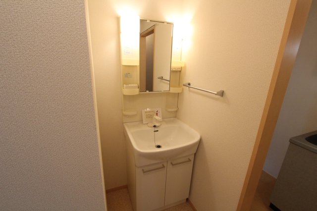 洗面設備　参考写真（同物件別部屋）