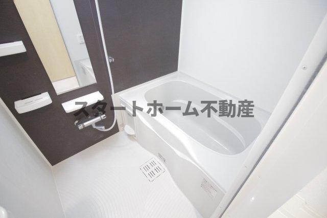 バス・シャワールーム　コンパクトで使いやすいお風呂です