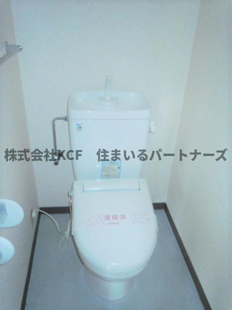 トイレ　落ち着いた色調のトイレです