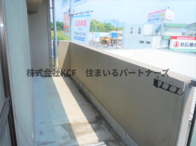 バルコニー　お洗濯にも便利なバルコニー付き