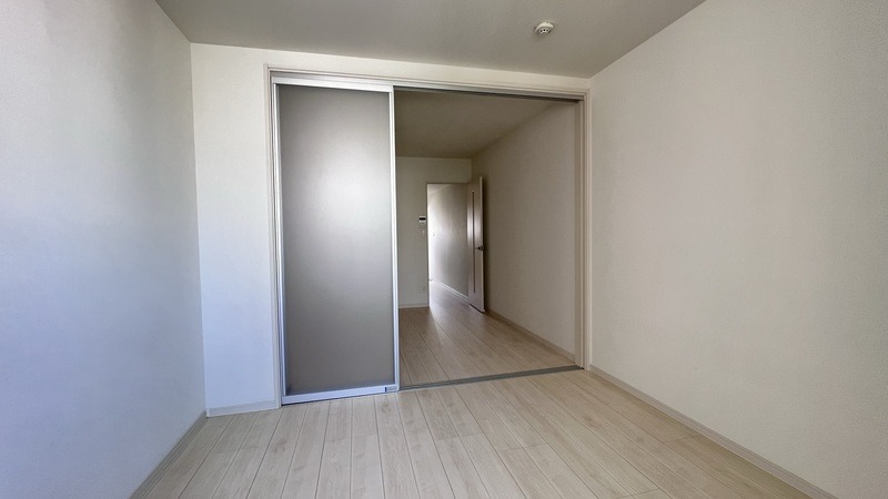 居室・リビング　白基調の明るいお部屋です。