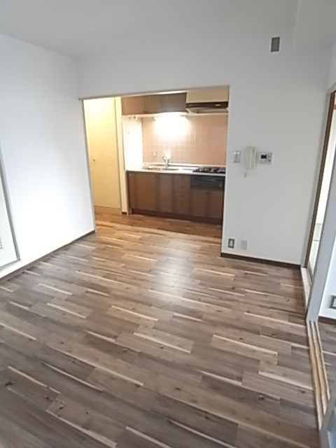居室・リビング　こちらの居間で趣味の時間をお楽しみください