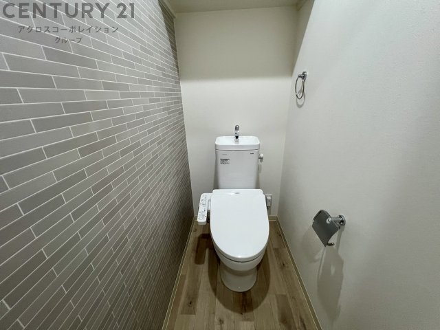 トイレ　温水洗浄便座付きのトイレです♪