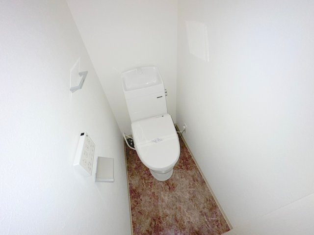 トイレ　綺麗なトイレにはウォシュレット標準装備です。
