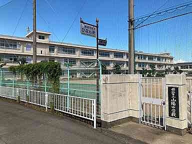 中学校　山陽中学校（中学校）まで1602m