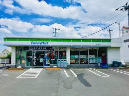 コンビニ　ファミリーマート（コンビニ）まで207m