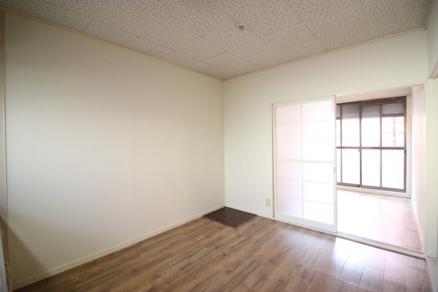 居室・リビング　退去前の為前回募集時の写真です