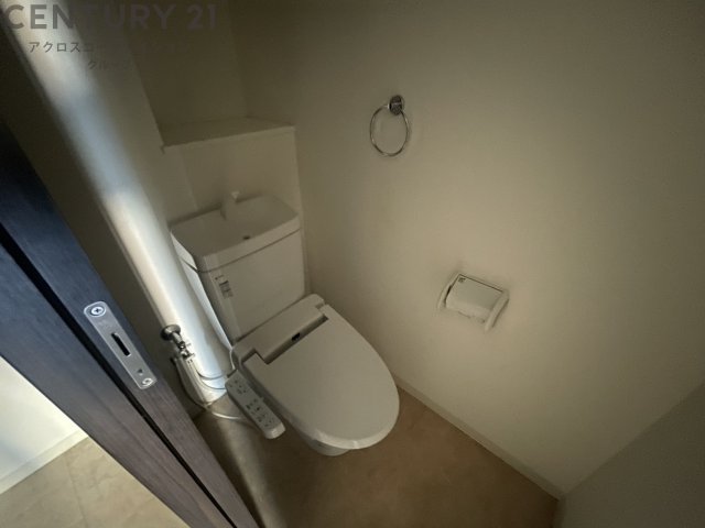 トイレ　温水洗浄便座付きのトイレです♪