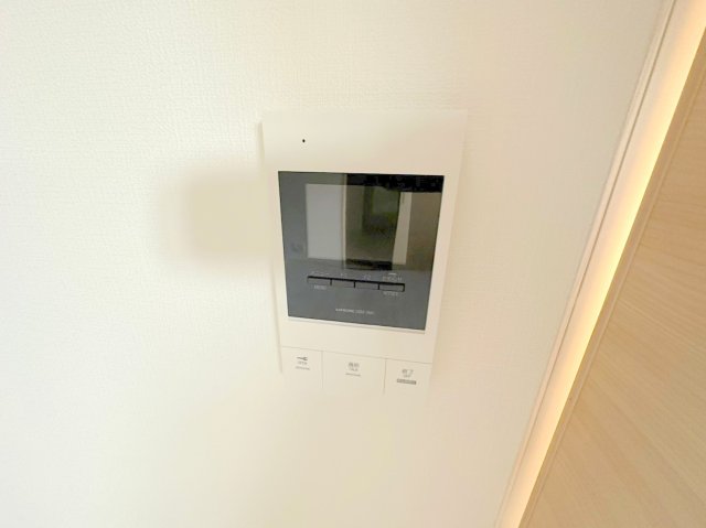 セキュリティ　TVモニターホンで来客が誰か確認してから開けて下さいね