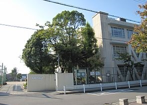 中学校　尼崎市立大庄北中学校（中学校）まで1035m