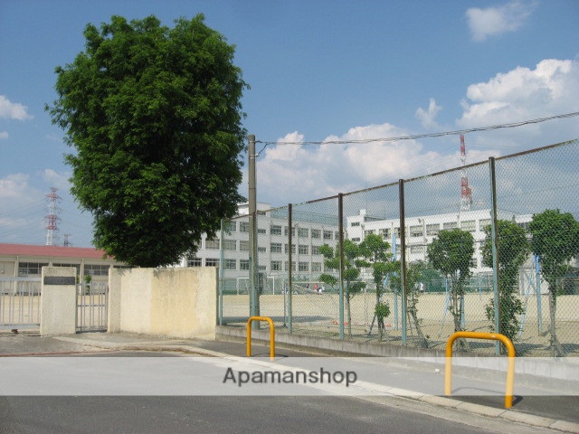 中学校　高槻市立五領中学校（中学校）まで962m