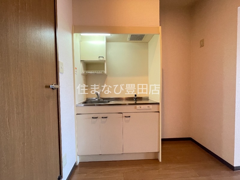 キッチン　別室同型写真
