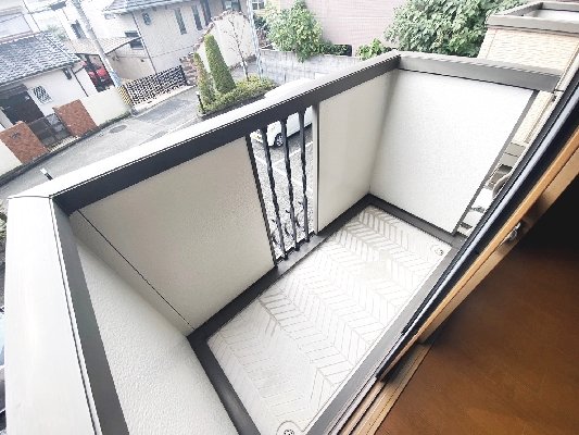 バルコニー　開放的で明るい空間を演出してくれるバルコニーです