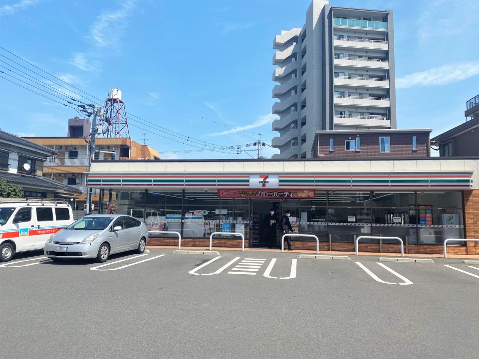 コンビニ　セブンイレブン鹿児島大学前店（コンビニ）まで180m