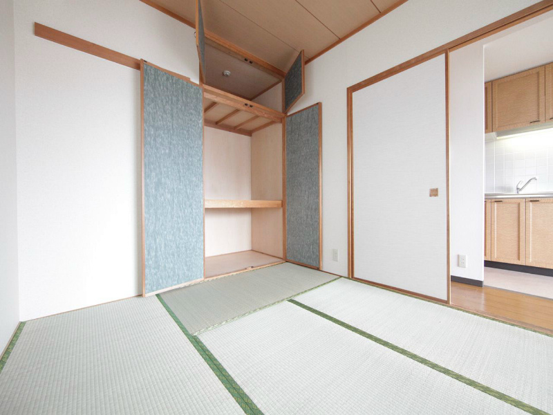 その他　和室4.5帖　押入れ（収納充実してます）