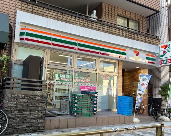 コンビニ　セブン－イレブン世田谷駒沢大学駅西店（コンビニ）まで469m
