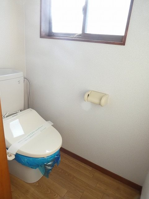 トイレ　写真はC号室です（参考）