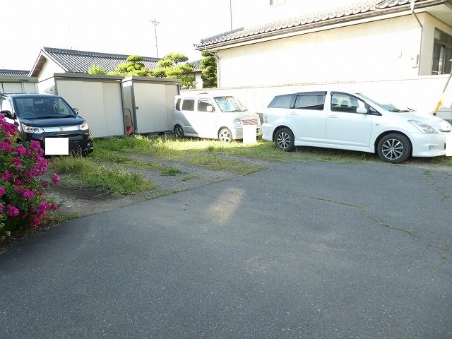 駐車場　写真はC号室です（参考）