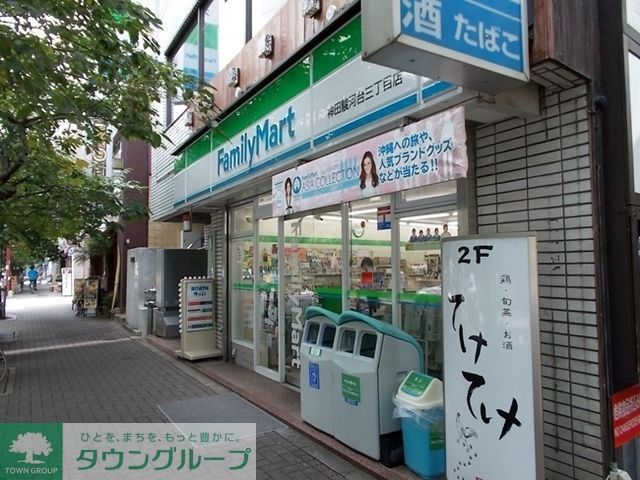 コンビニ　ファミリーマート（コンビニ）まで241m