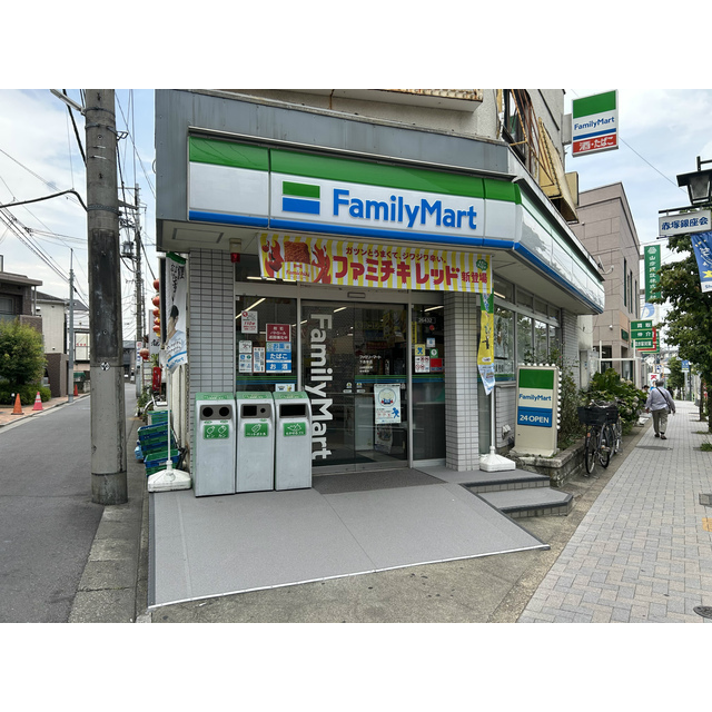 コンビニ　ファミリーマート（コンビニ）まで400m