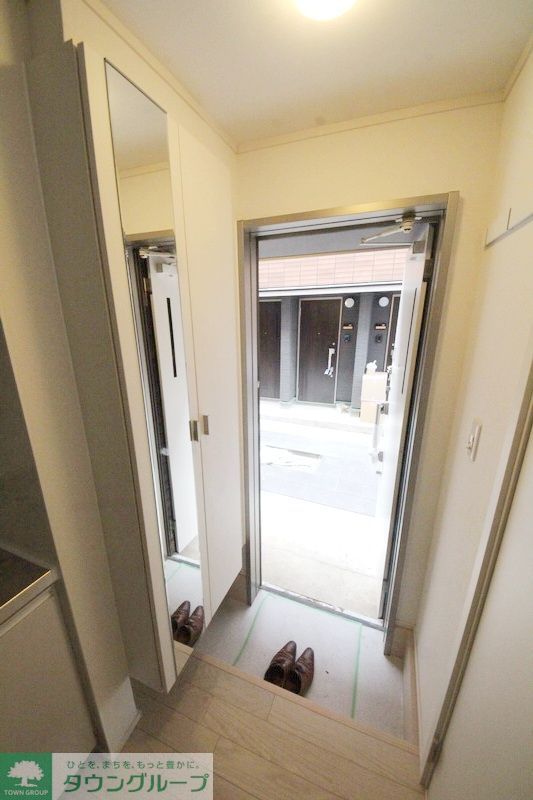 玄関　別部屋の写真になります。