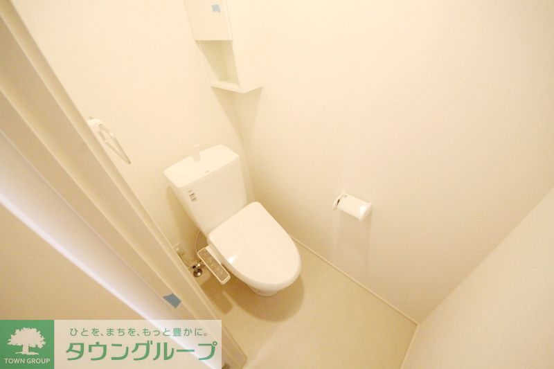 トイレ　別部屋の写真になります。